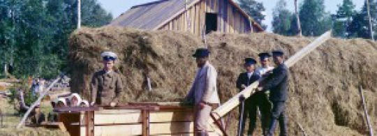 Пресс-подборщик из прошлого — 1916 год