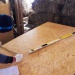 Устанавливаем откосы из OSB