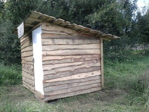 Сарай с дверью - готов к использованию