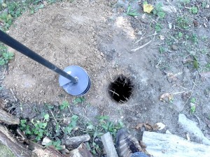 Сверлить земляным буром землю довольно быстро, в принципе...
